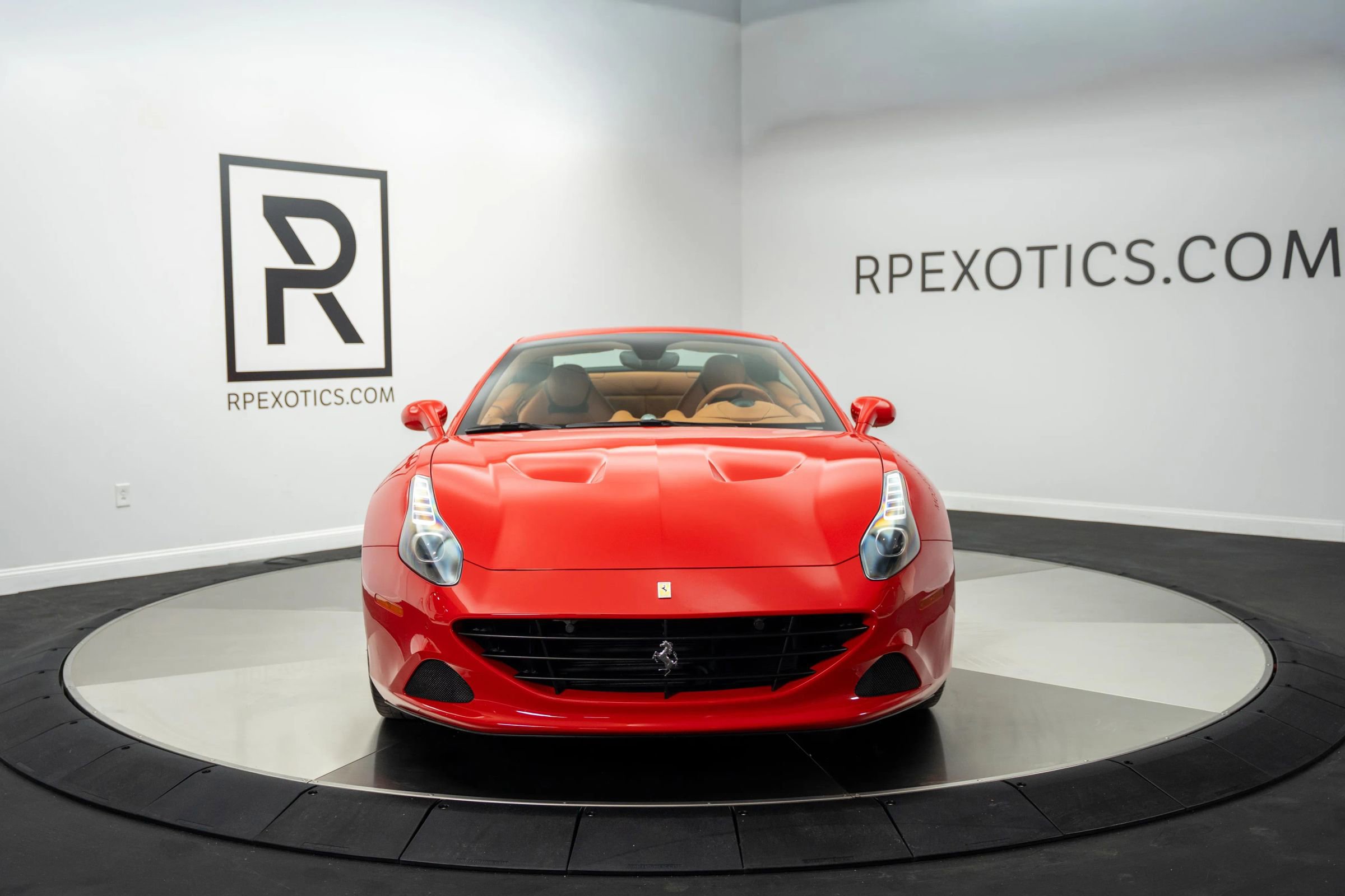 Used 2015 Ferrari California T image 12