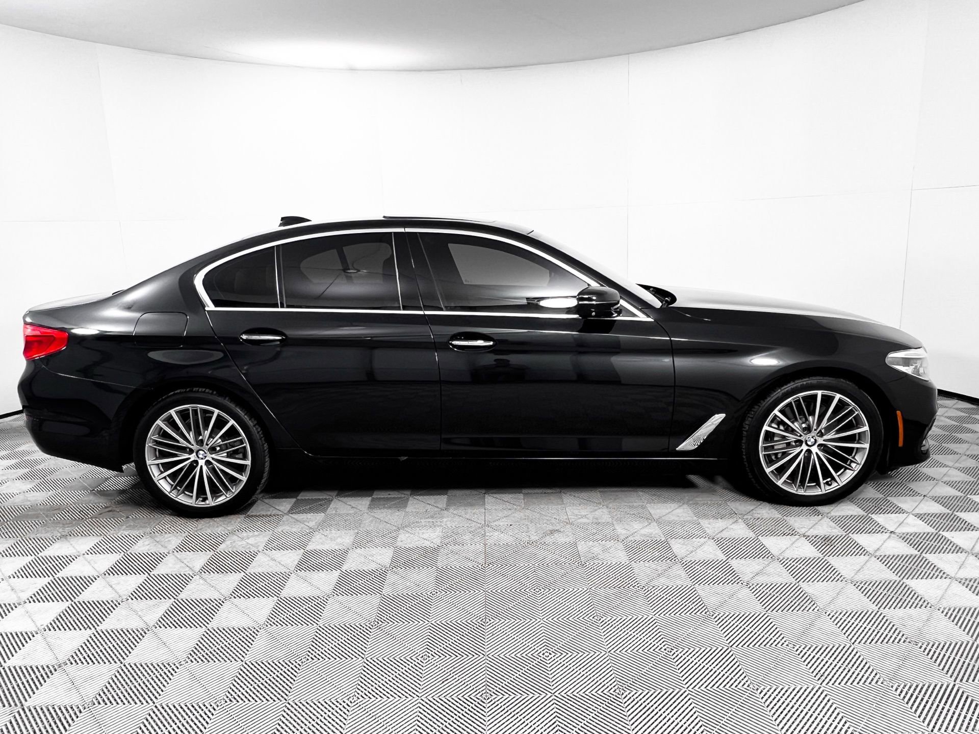 Used 2017 BMW 530i image 8