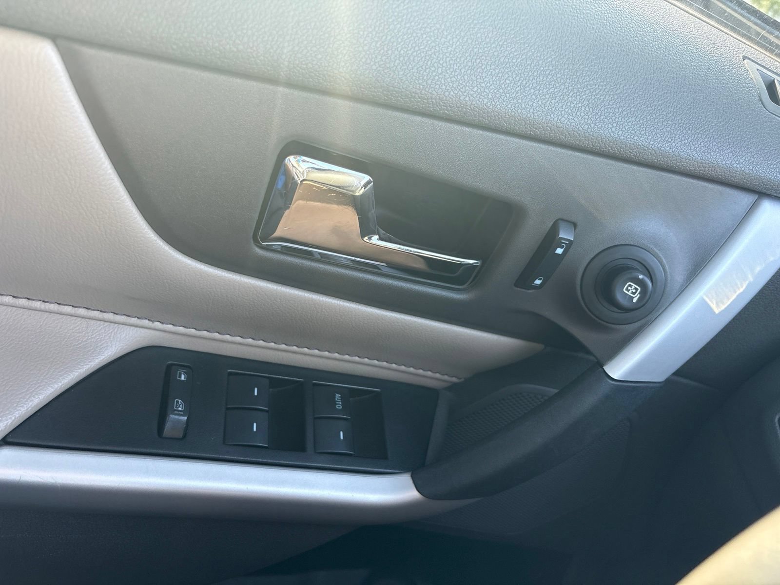 Used 2014 Ford Edge SEL FWD image 18