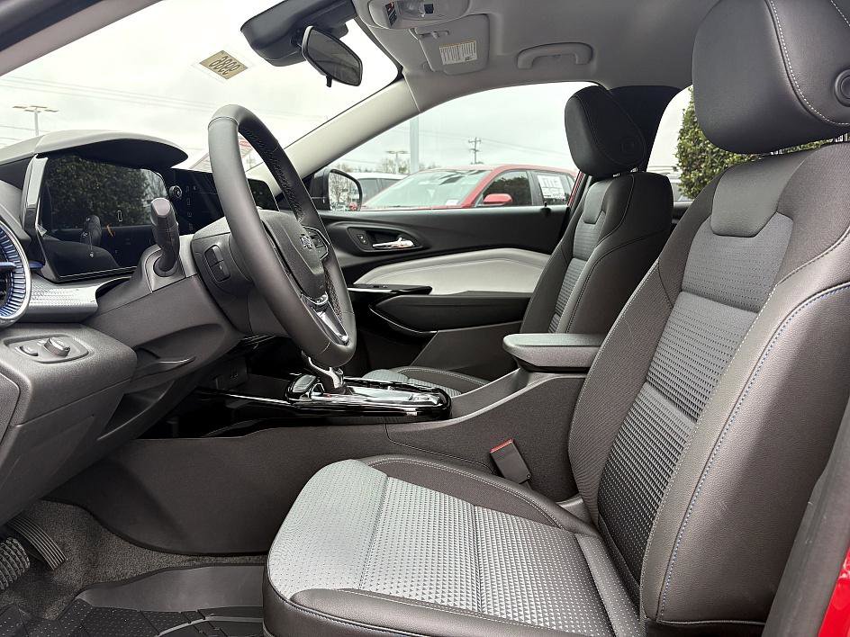 New 2026 Chevrolet Trax LT w/ Midnight Edition image 9