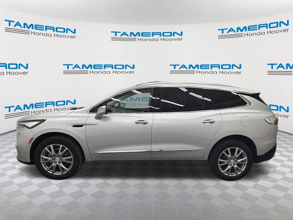 Used 2022 Buick Enclave Essence w/ Experience Buick Package FWD image 2