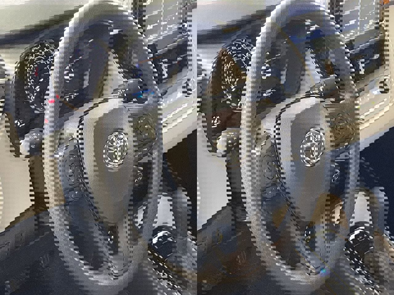 Used 2022 Toyota Corolla LE w/ Carpet Mat Package (TMS) image 14