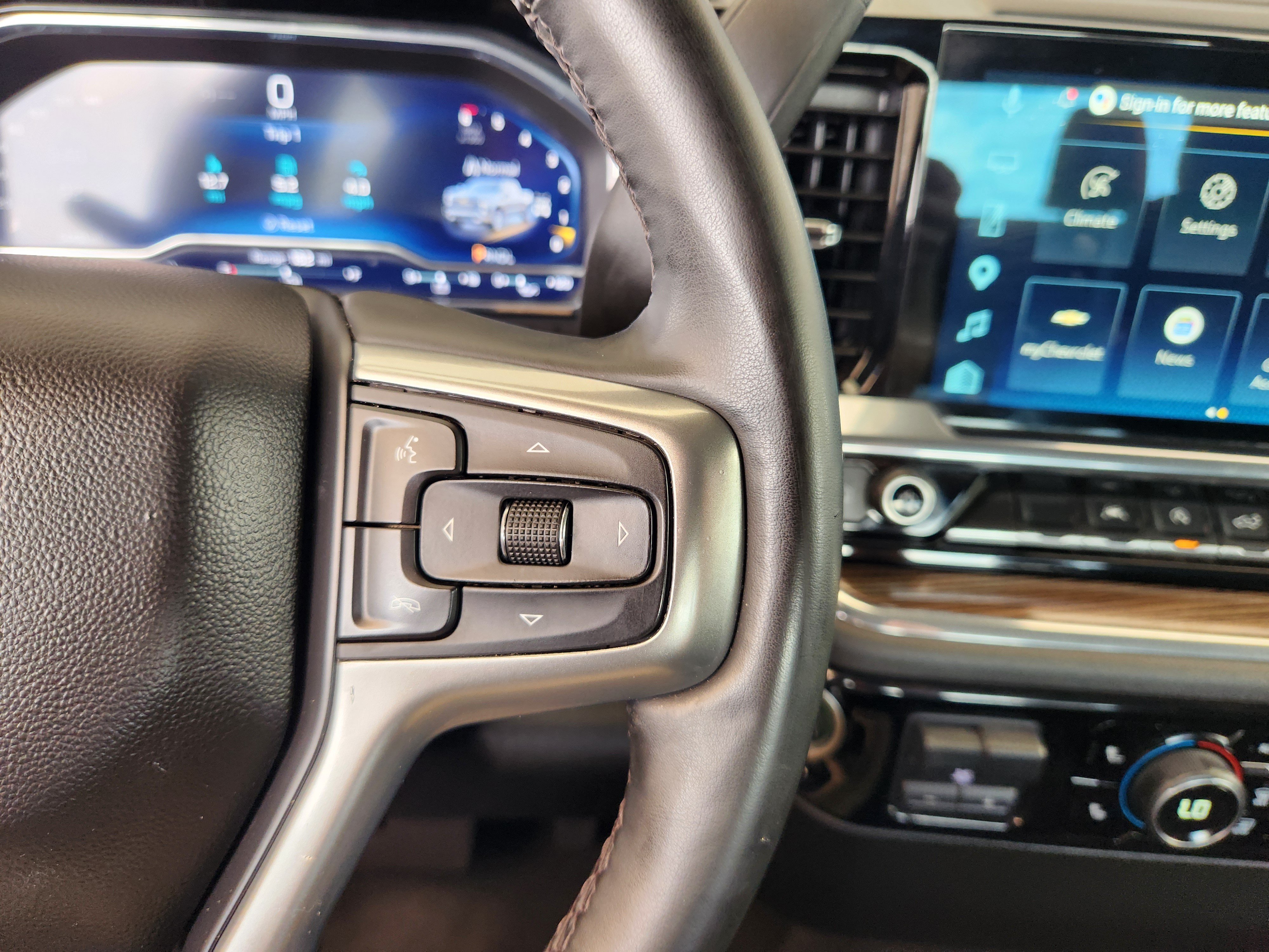 Certified 2025 Chevrolet Silverado 1500 LT AWD/4WD image 29
