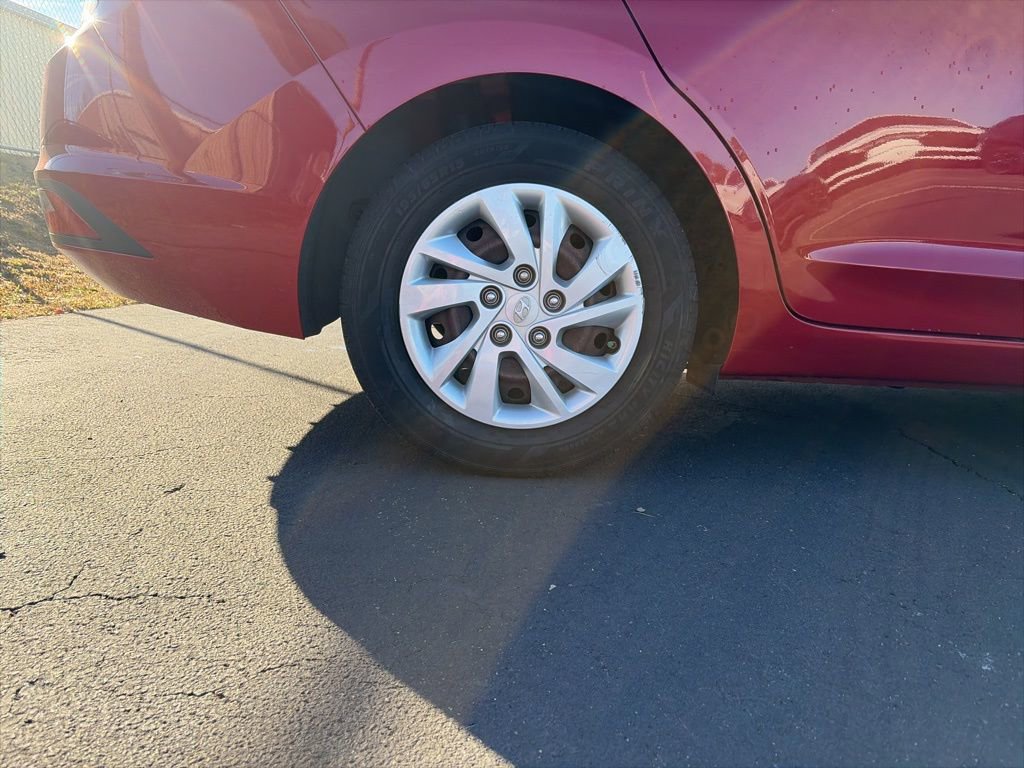 Used 2019 Hyundai Elantra SE image 9