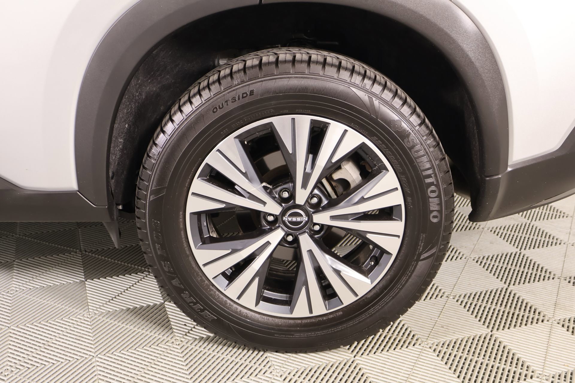 Used 2023 Nissan Rogue SV FWD image 17