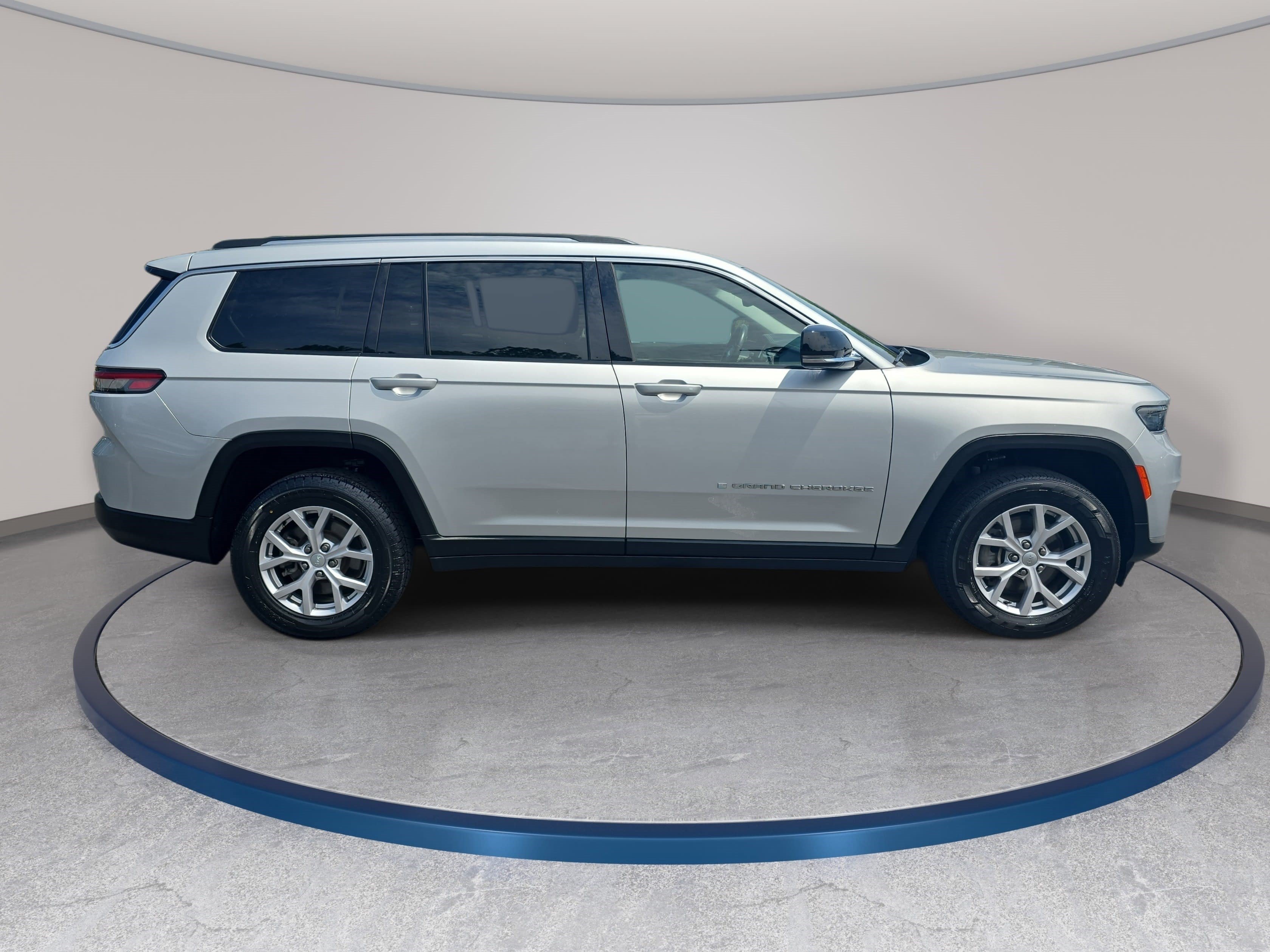 Used 2021 Jeep Grand Cherokee L Limited AWD/4WD image 4