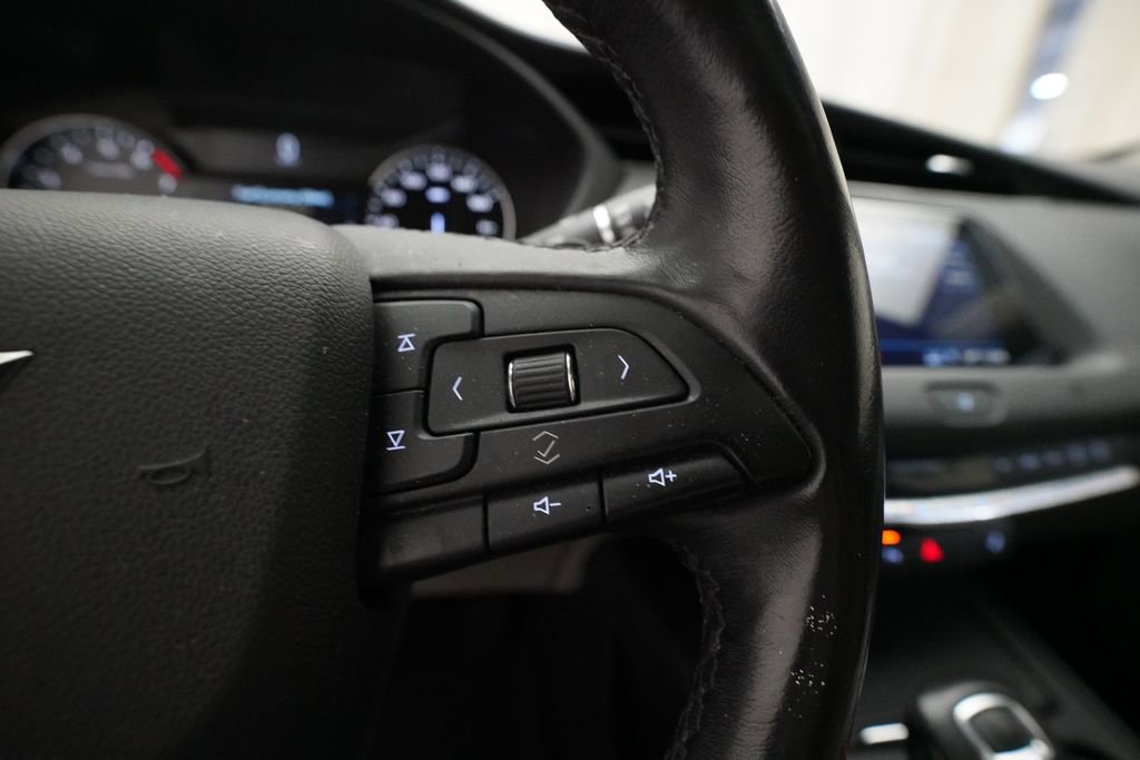 Used 2019 Cadillac XT4 Luxury w/ Cold Weather Package FWD image 18