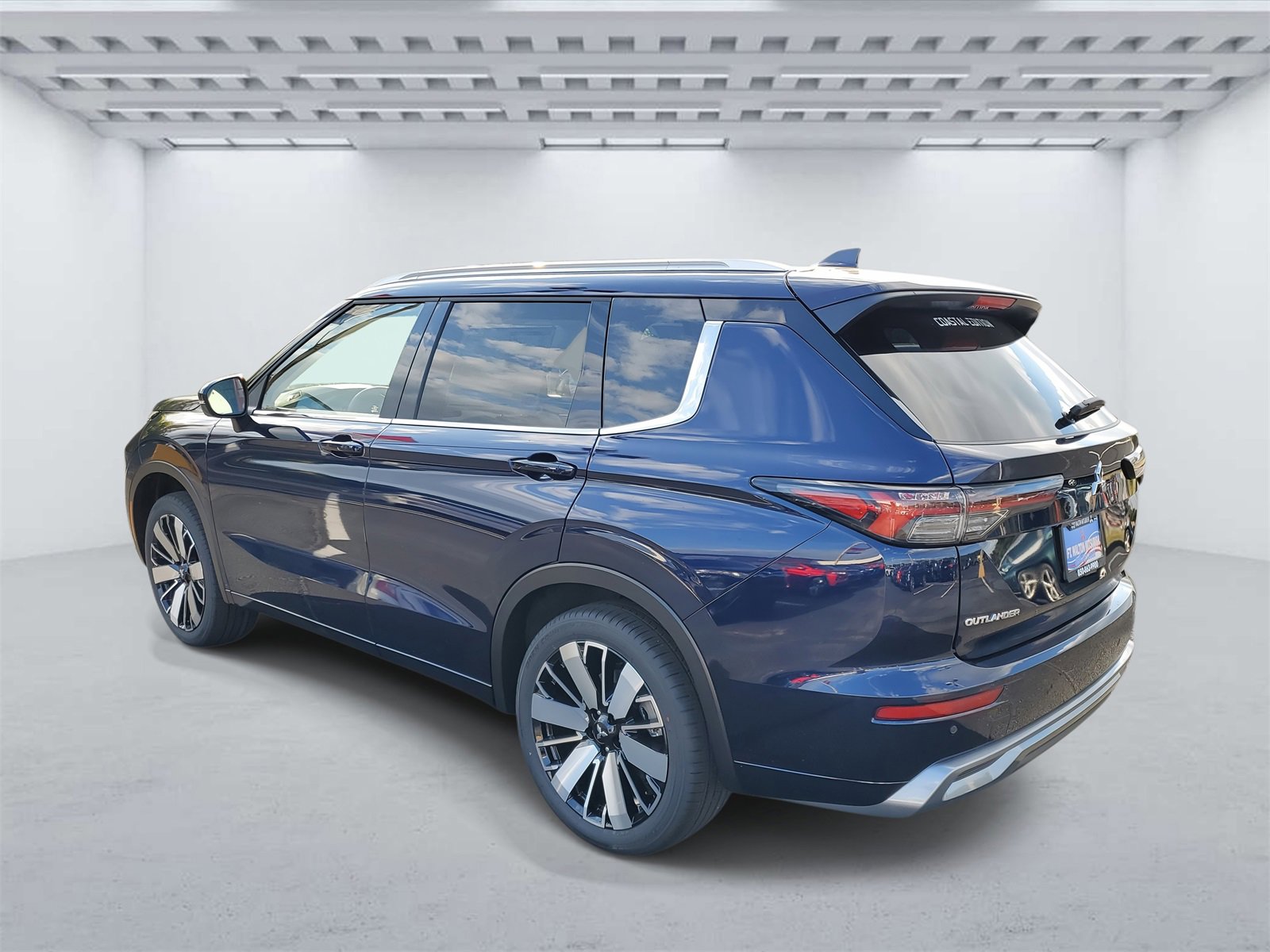New 2025 Mitsubishi Outlander SEL image 3