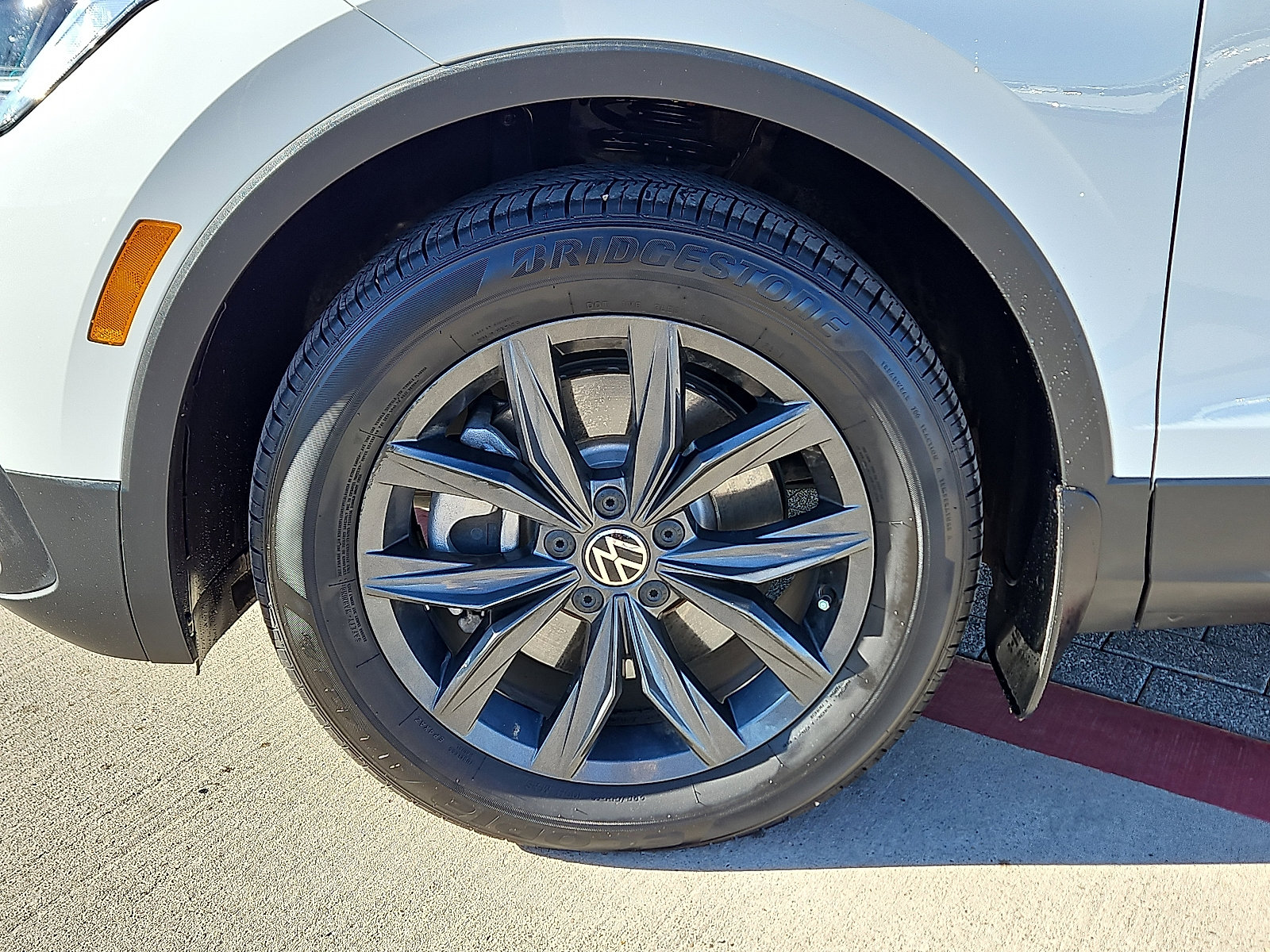 Certified 2024 Volkswagen Tiguan SE image 5