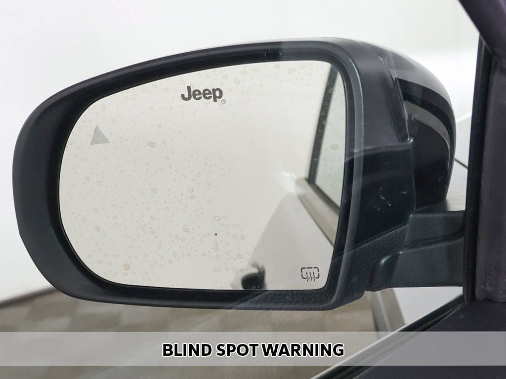 Used 2023 Jeep Compass Latitude AWD/4WD image 3
