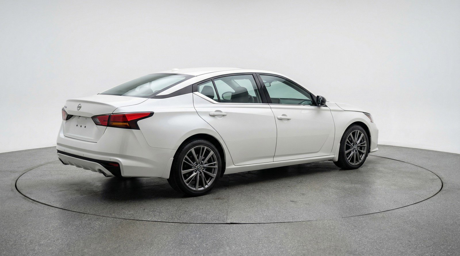 Used 2025 Nissan Altima 2.5 SV image 9