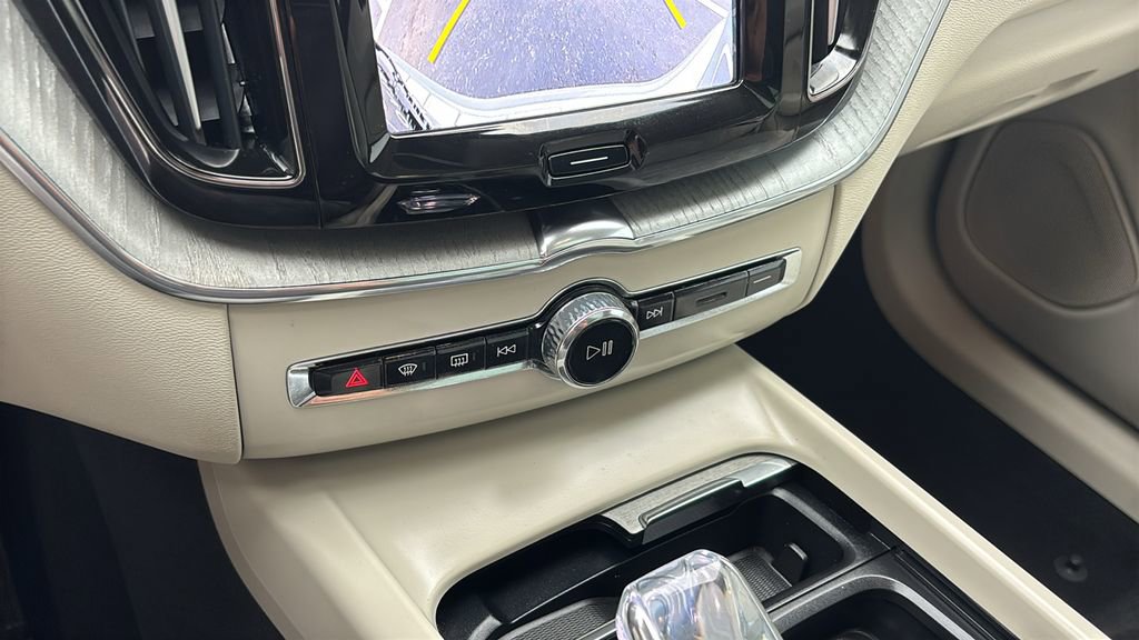 Certified 2025 Volvo XC60 B5 Ultra w/ Protection Package Premier image 21
