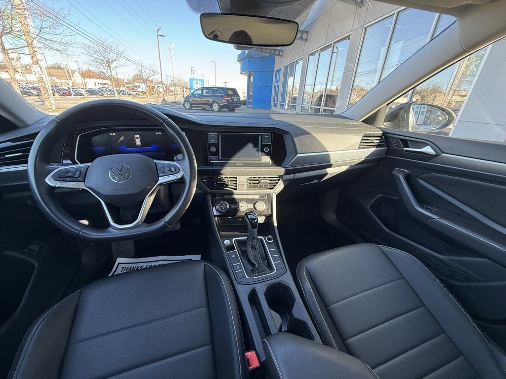 Used 2024 Volkswagen Jetta SE image 6