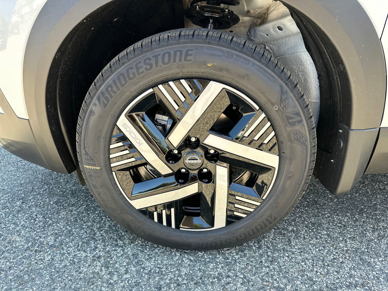 New 2026 Nissan Kicks SV FWD image 9