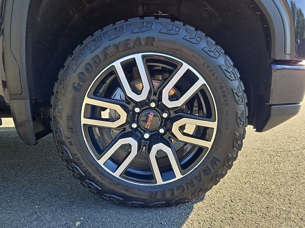 Used 2023 GMC Sierra 1500 AT4 w/ AT4 Premium Package AWD/4WD image 9