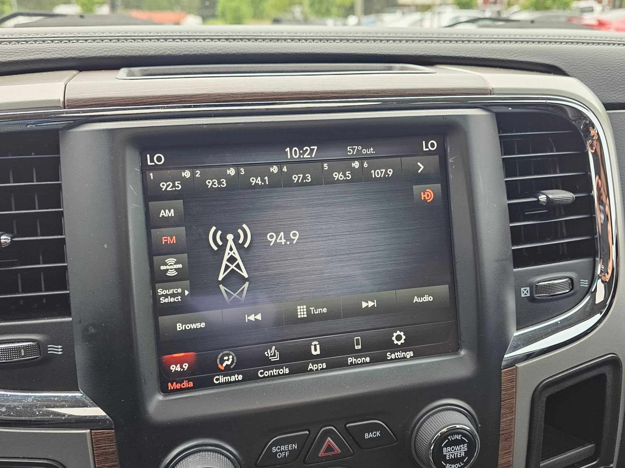 Used 2018 RAM 1500 Laramie AWD/4WD image 17