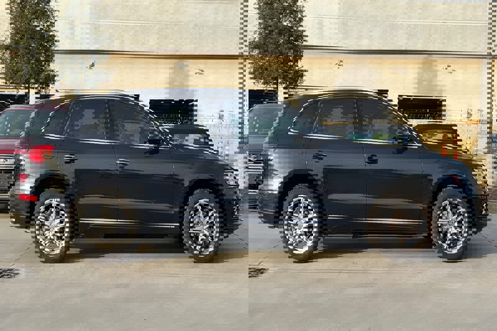 Used 2017 Audi Q5 2.0T Premium Plus w/ Technology Package image 9