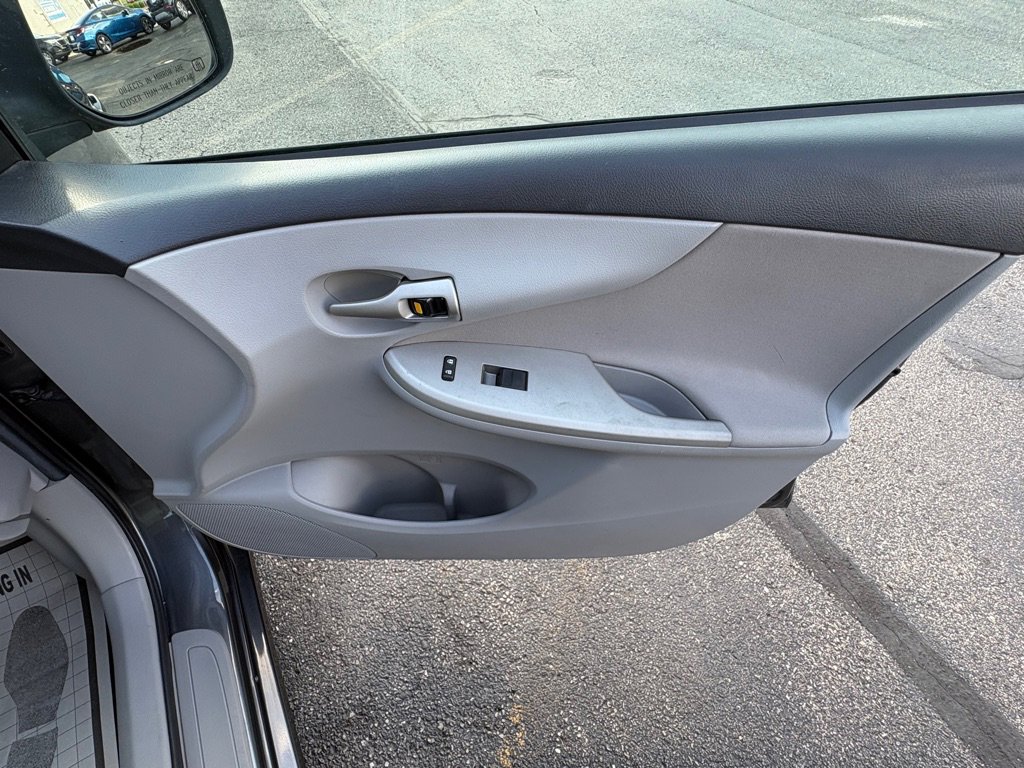 Used 2013 Toyota Corolla LE FWD image 16