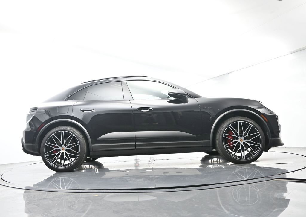 Certified 2025 Porsche Macan 4S Electric AWD/4WD image 52
