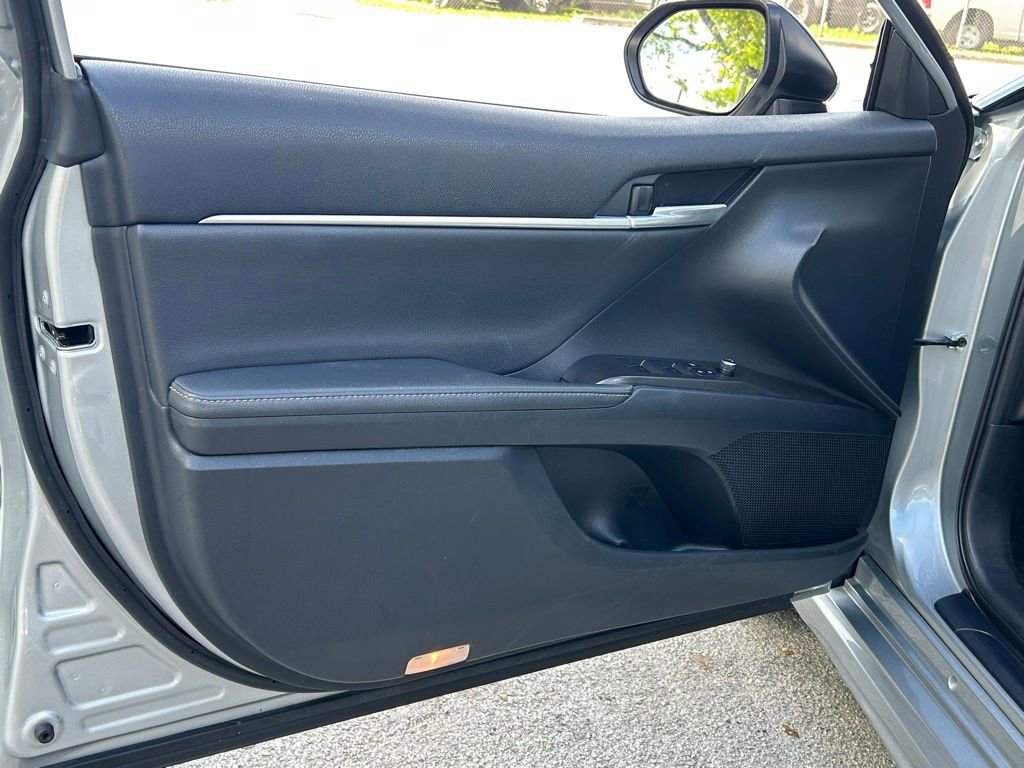 Used 2023 Toyota Camry XSE FWD image 25
