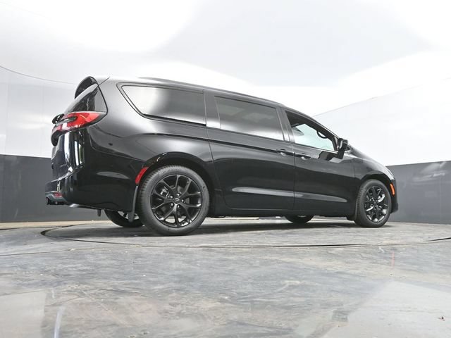 New 2027 Chrysler Pacifica Limited FWD image 49