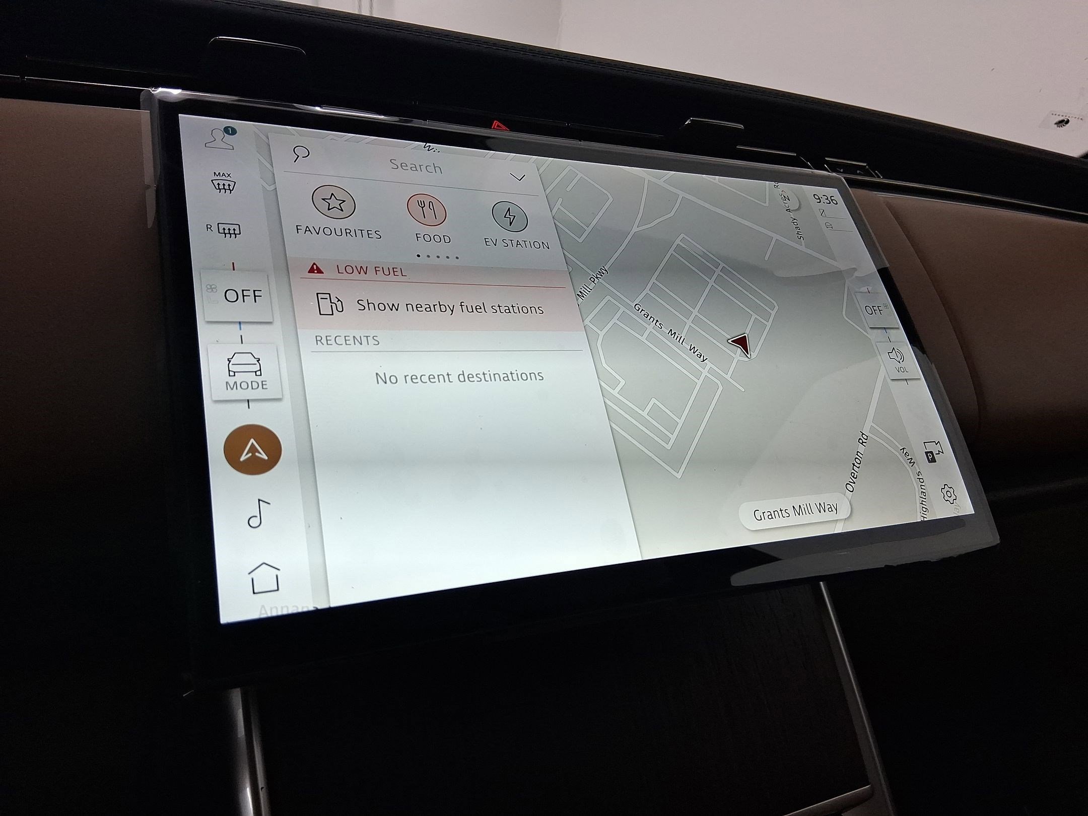 New 2026 Land Rover Range Rover SE image 23