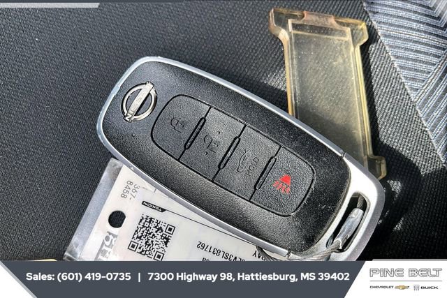 Used 2025 Nissan Versa SV image 9