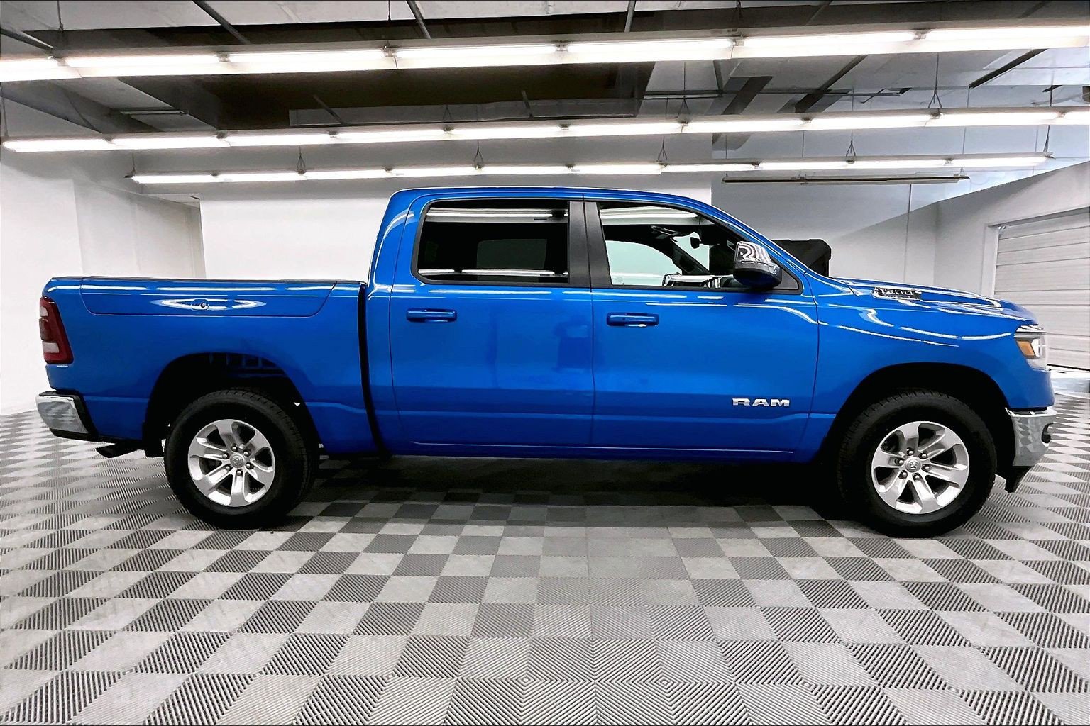 Used 2023 RAM 1500 Laramie AWD/4WD image 16