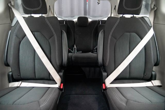 Used 2023 Chrysler Voyager LX image 26
