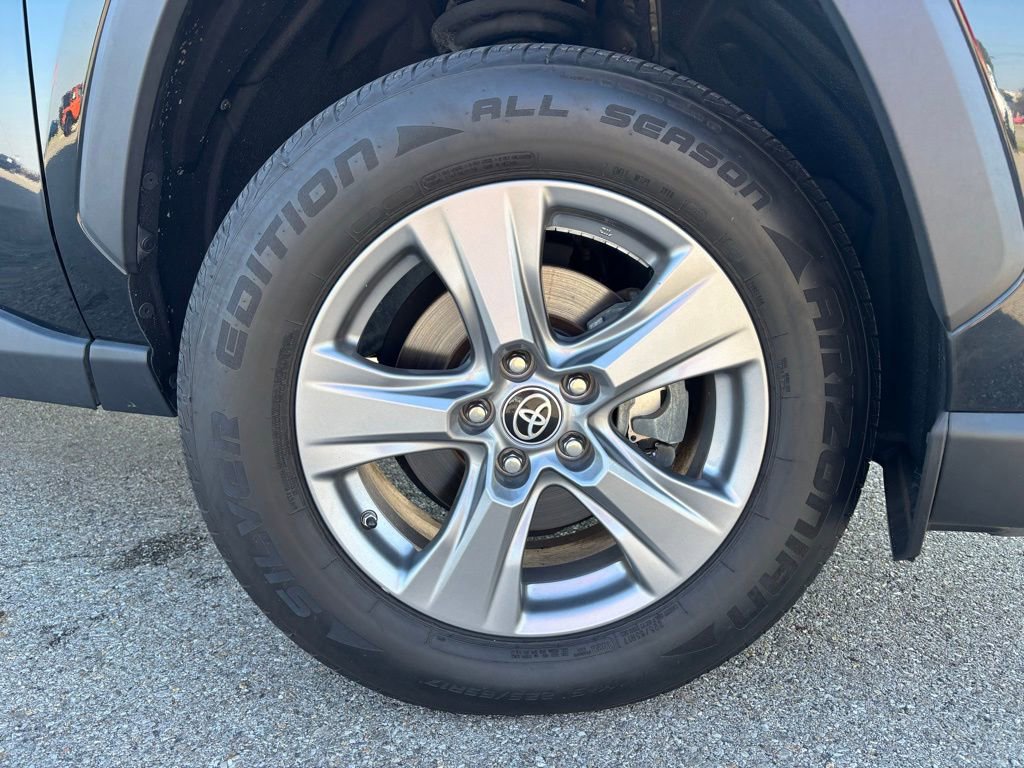 Used 2022 Toyota RAV4 LE image 6