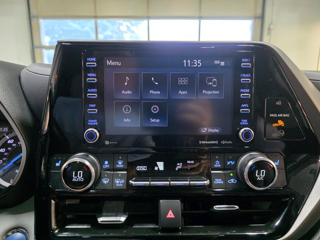 Used 2022 Toyota Highlander XLE AWD/4WD image 34