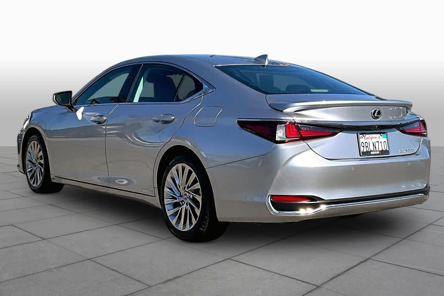 Used 2022 Lexus ES 300h w/ Accessory Package FWD image 11