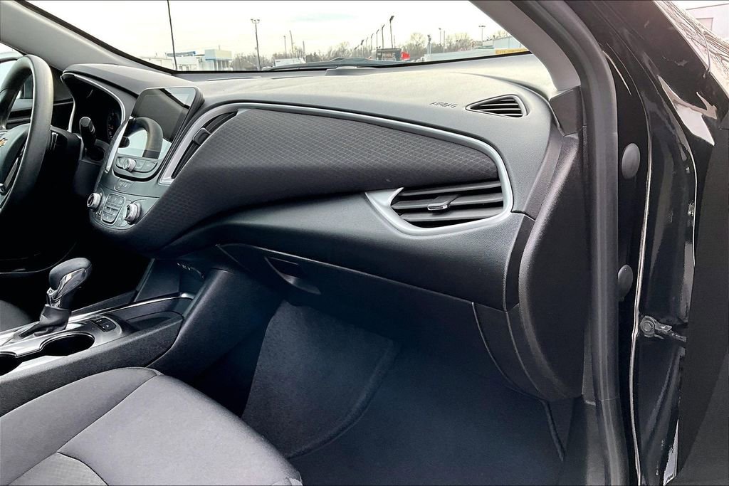 Used 2024 Chevrolet Malibu LT image 14