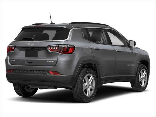 Used 2024 Jeep Compass Latitude w/ Convenience Group AWD/4WD image 2
