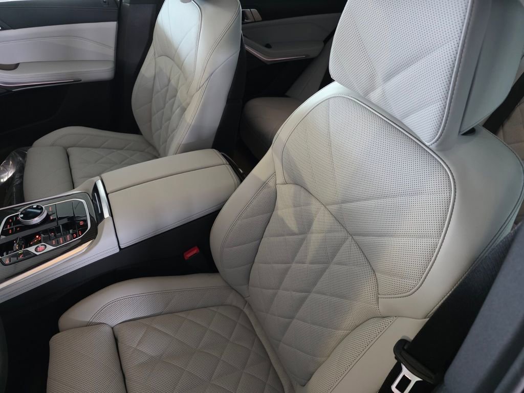 New 2026 BMW X5 M60i image 9