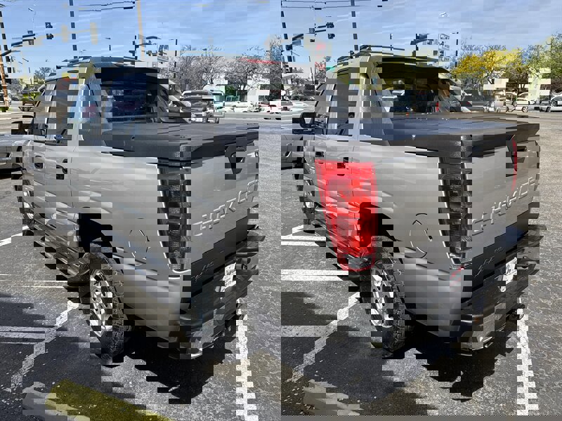 Used 2004 Chevrolet Avalanche 2WD image 3