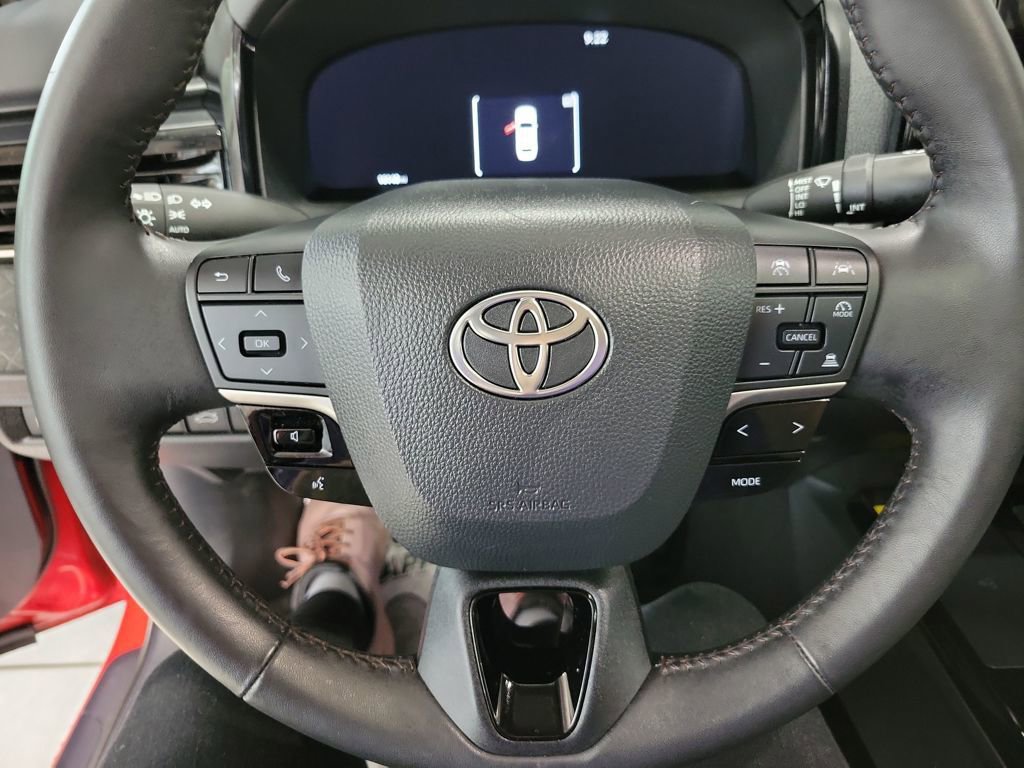 Used 2025 Toyota Camry XLE image 10
