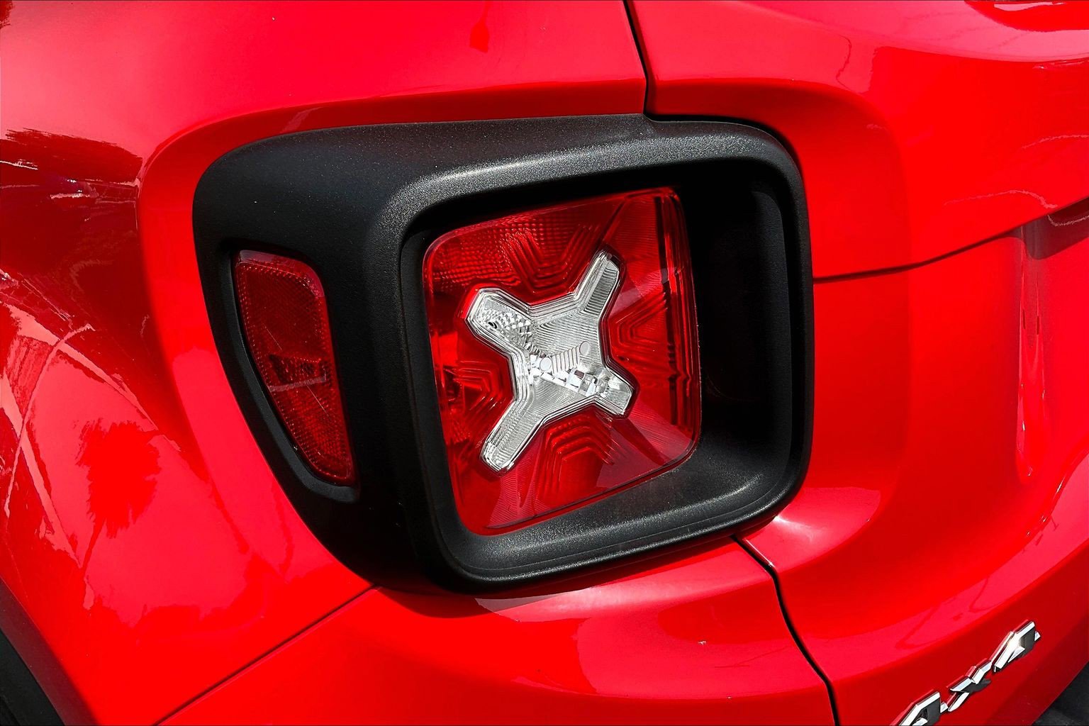 Used 2019 Jeep Renegade Latitude w/ Cold Weather Group AWD/4WD image 23