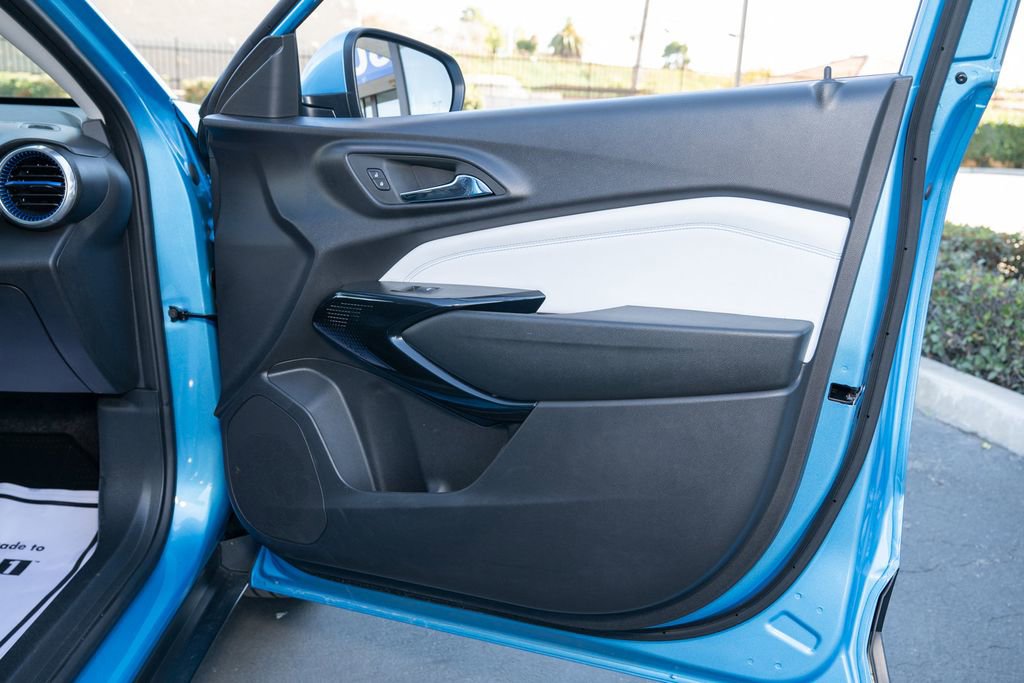 Used 2026 Chevrolet Trax LT w/ LT Convenience Package FWD image 40