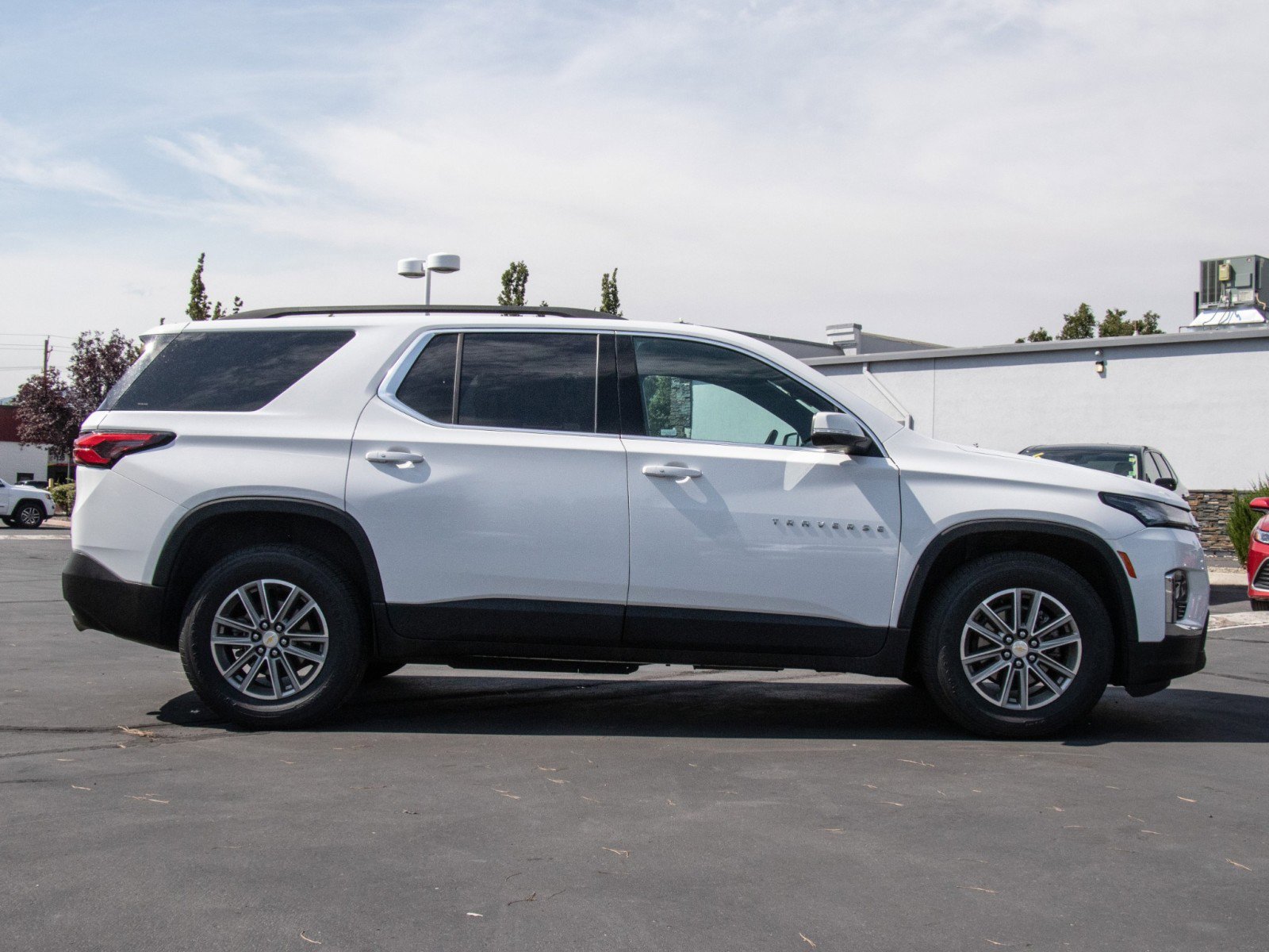 Used 2023 Chevrolet Traverse LT image 8