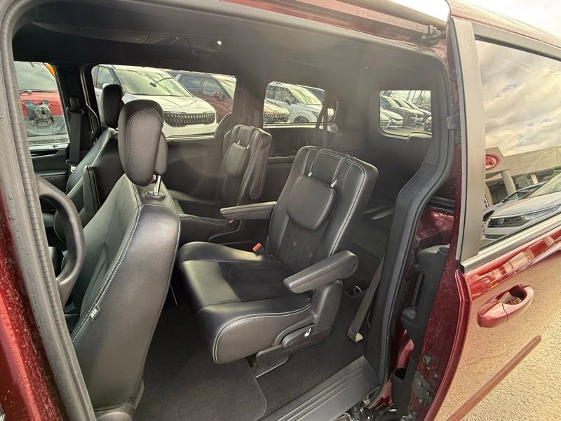 Used 2018 Dodge Grand Caravan SXT w/ Driver Convenience Group image 9