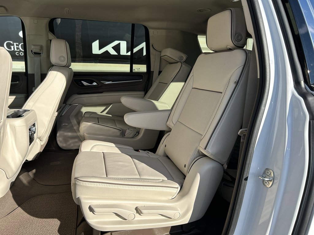 Used 2024 GMC Yukon XL Denali AWD/4WD image 13