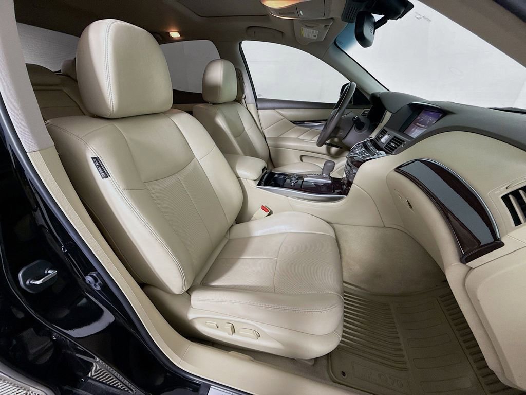 Used 2019 INFINITI Q70 Luxe w/ Proactive Package image 30