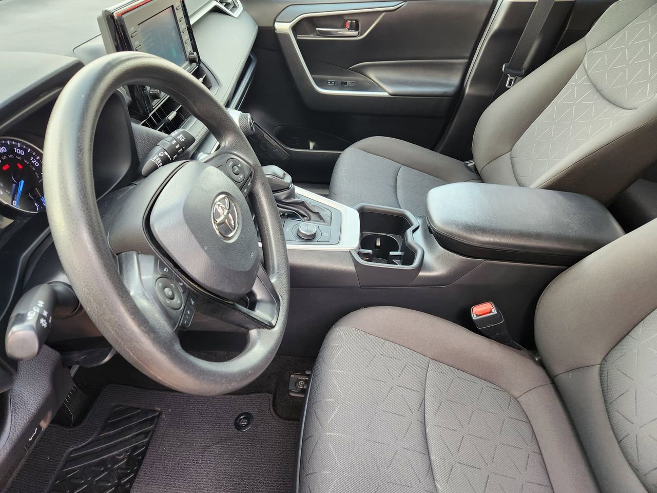 Used 2022 Toyota RAV4 XLE w/ Convenience Package image 12