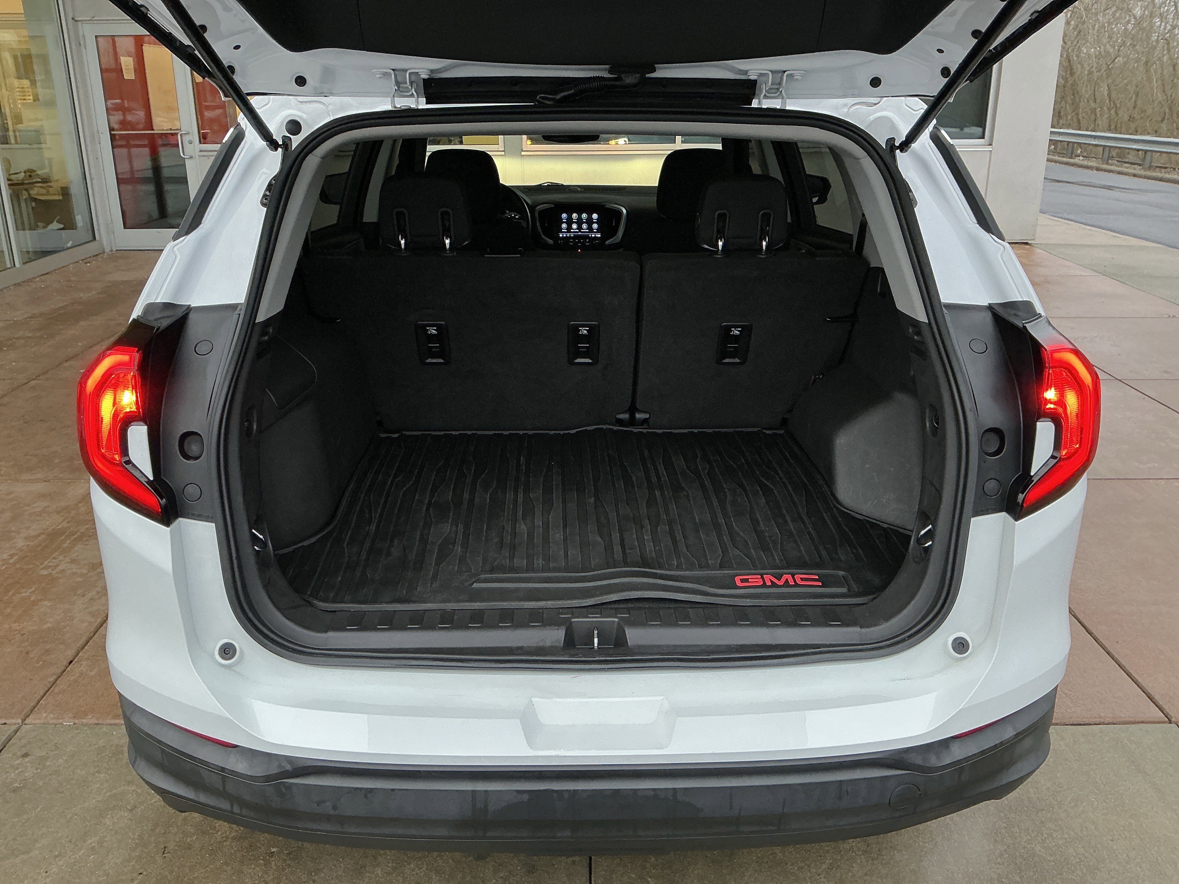 Used 2018 GMC Terrain SLE w/ Driver Convenience Package image 24