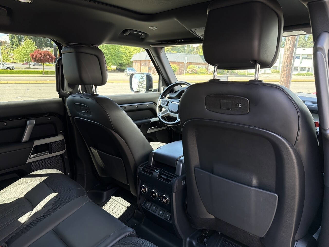 Used 2021 Land Rover Defender 110 X-Dynamic HSE AWD/4WD image 25