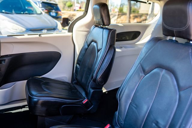 Used 2020 Chrysler Pacifica Limited image 25