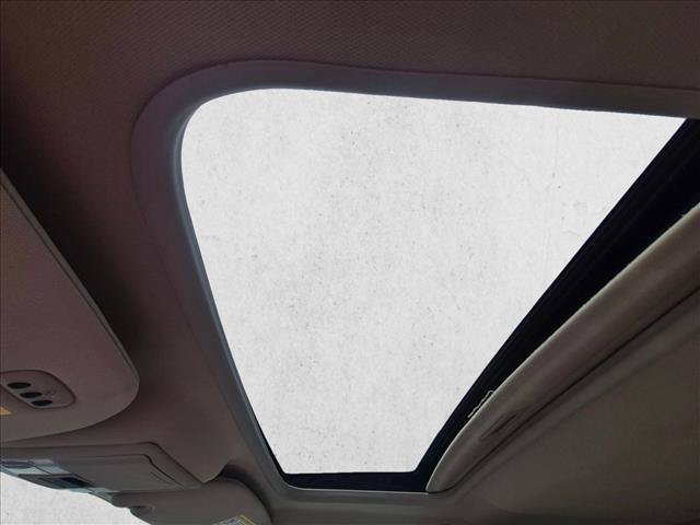 Used 2016 Lincoln Navigator Select RWD image 9