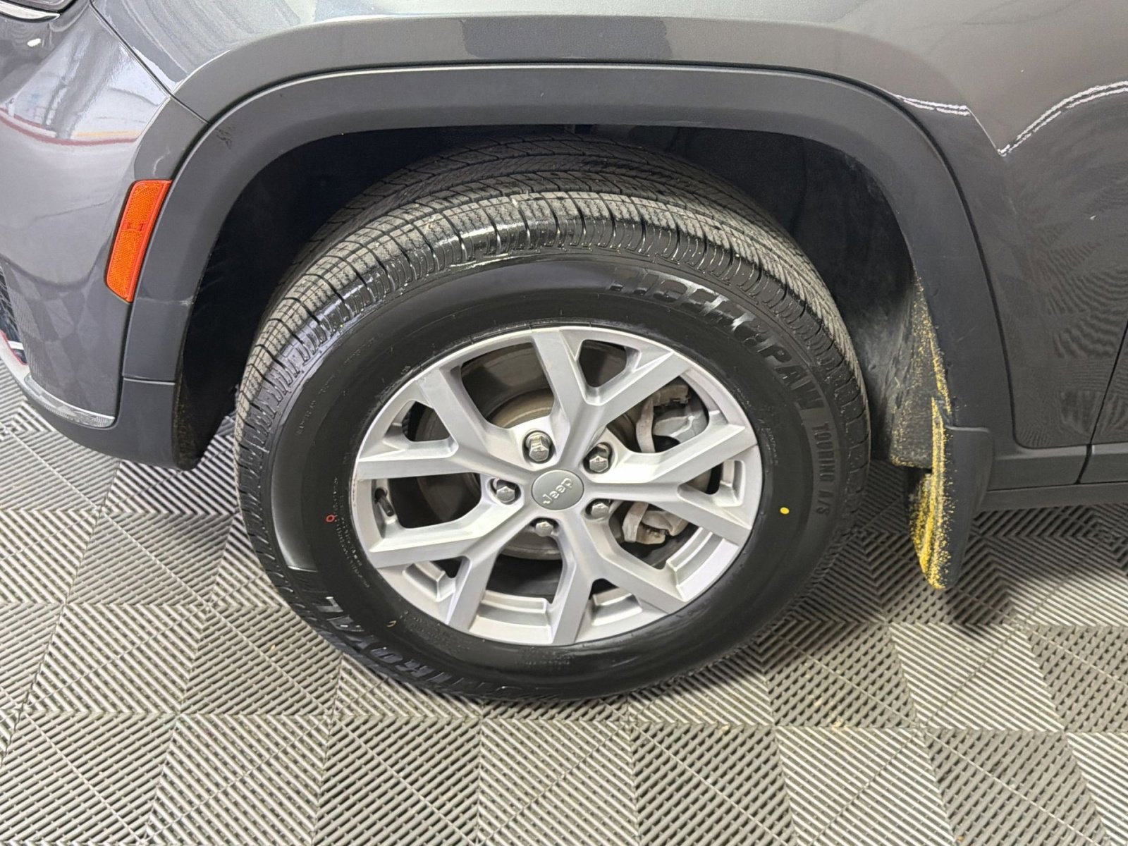 Used 2022 Jeep Grand Cherokee L Limited w/ MOPAR Finishing Package image 12