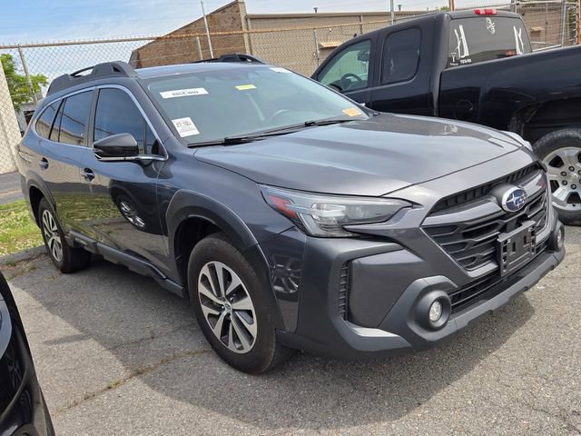 Used 2023 Subaru Outback Premium AWD/4WD image 3